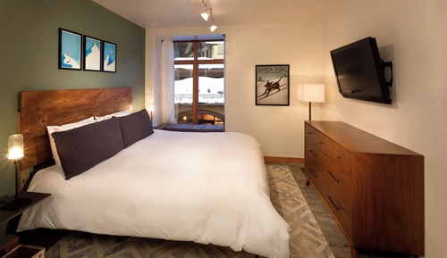 202: 1 bedroom/2 bath Condo