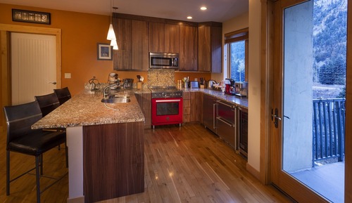 108: 2 bedroom/2 bath Condo