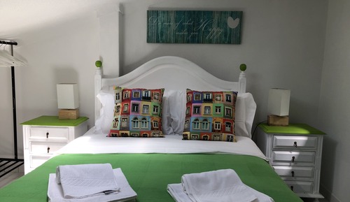 Habitación básica doble, baño privado (Crismina room)