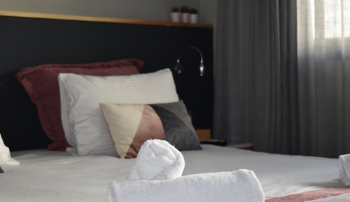 Habitación Deluxe con 1 cama doble o 2 individuales, balcón, vistas a la ciudad