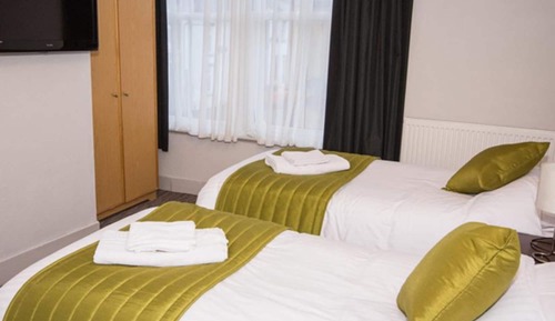 Basic Twin Room, Shared Bathroom