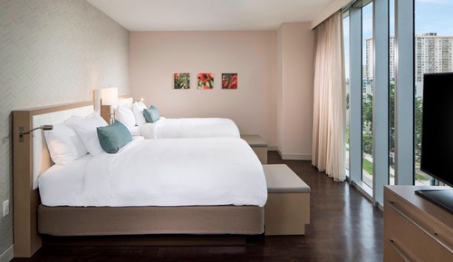 Estudio, 2 camas de matrimonio (Mobility Accessible, Roll-In Shower)