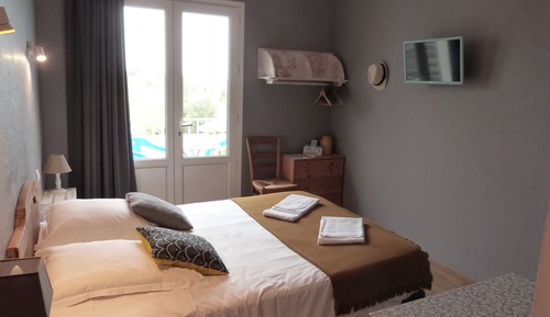 Habitación económica doble, 1 cama doble, balcón, vistas al jardín