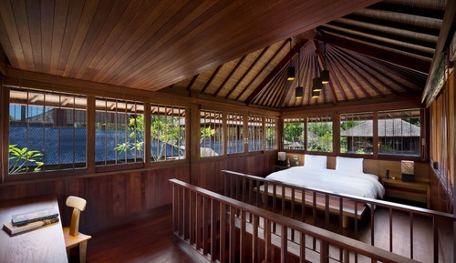 Villa, acceso a la piscina