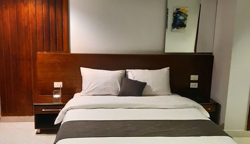 Estudio sénior, 1 cama de matrimonio, fumadores, cocina básica