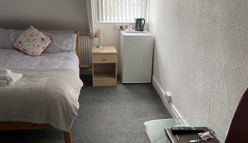 Habitación individual, baño privado (Room 23)