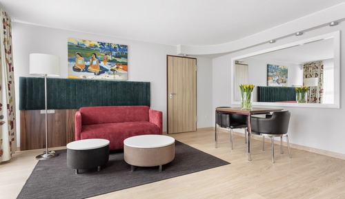 Estudio superior, 1 cama de matrimonio grande, bañera de hidromasaje