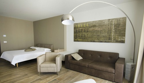 Suite Junior pianoterra  con Patio e vista Piscina