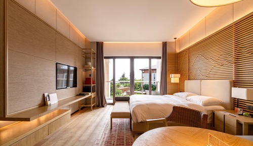 Habitación Deluxe, 1 cama de matrimonio grande, vistas parciales al mar