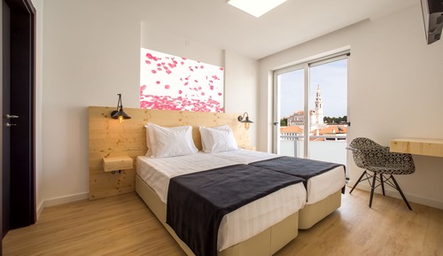 Habitación con 1 cama doble o 2 individuales, balcón