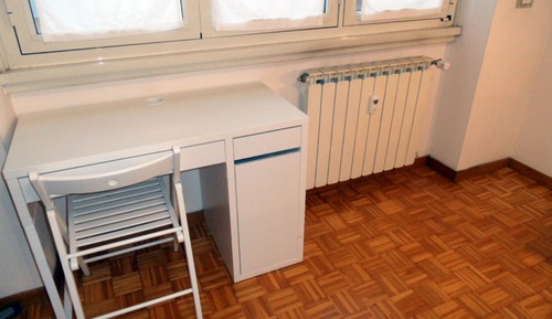 Habitación ejecutiva con 1 cama doble o 2 individuales, baño compartido
