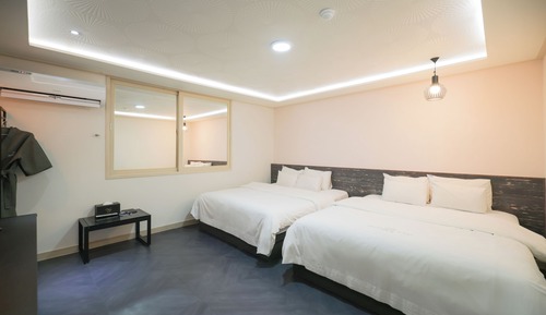 Habitación con 2 camas individuales, 2 camas de matrimonio