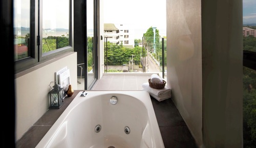 One Bedroom Corner Suite Seaview