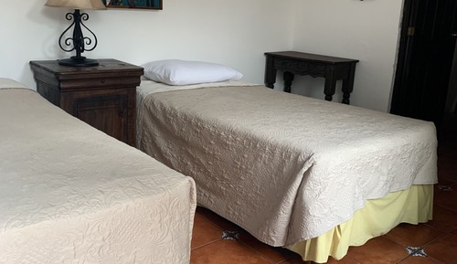 Habitación económica con 1 cama doble o 2 individuales, 1 cama doble