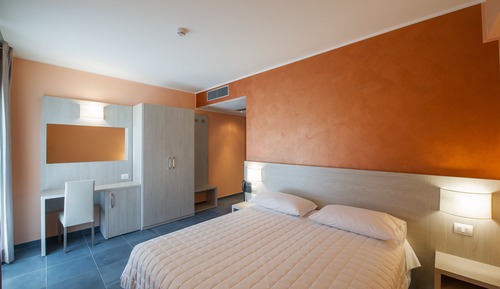 Habitación clásica con 1 cama doble o 2 individuales