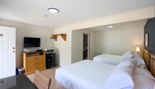 Habitación cuádruple familiar, 2 camas de matrimonio, no fumadores, vistas a la montaña
