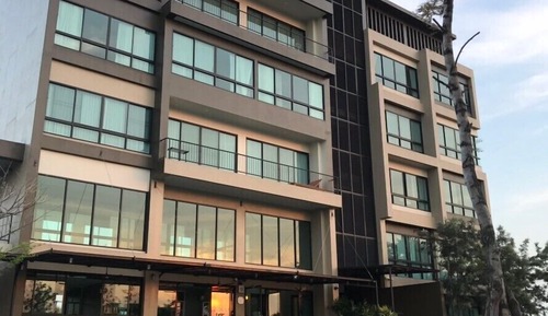 Suite ejecutiva, 1 habitación, vistas a la piscina, sobre el agua