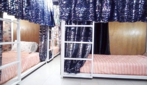 Dormitorio compartido básico, dormitorio mixto
