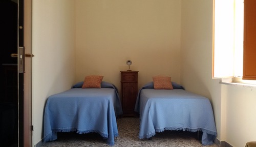 Habitación con 2 camas individuales