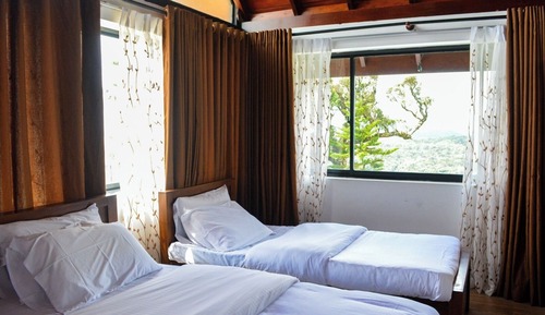Habitación estándar doble, 1 cama de matrimonio grande, baño compartido, vistas al lago