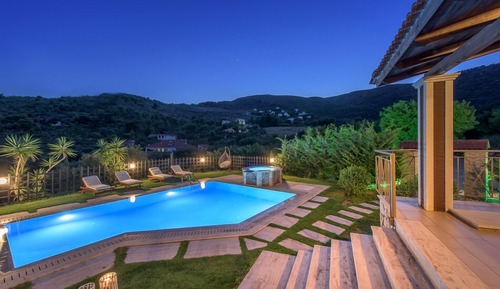 Villa, 3 habitaciones, piscina privada (Dafni)