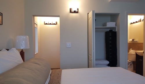 Estudio superior, 1 cama de matrimonio grande, frigorífico y microondas, frente al mar