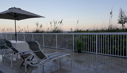 Estudio panorámico, 1 cama de matrimonio grande, terraza, frente al mar