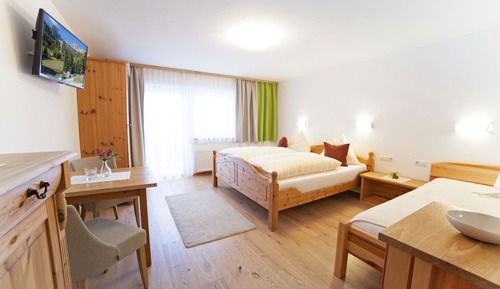 Habitación triple básica, balcón