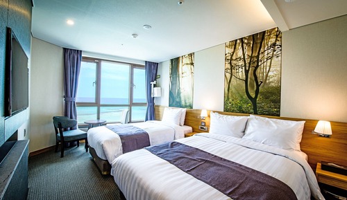 Habitación Deluxe con 2 camas individuales, vistas al mar (Breakfast for 1 + 2 Draft Beers)