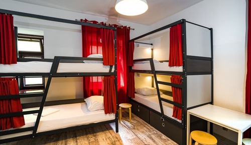 Dormitorio compartido Confort, varias camas