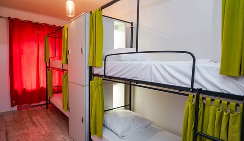Dormitorio compartido económico