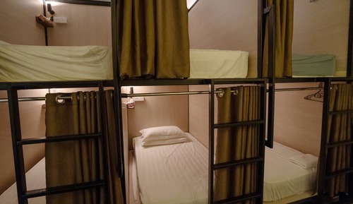 Habitación básica, dormitorio mixto