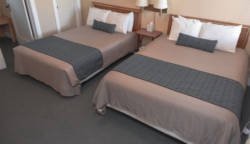 Habitación básica doble, varias camas
