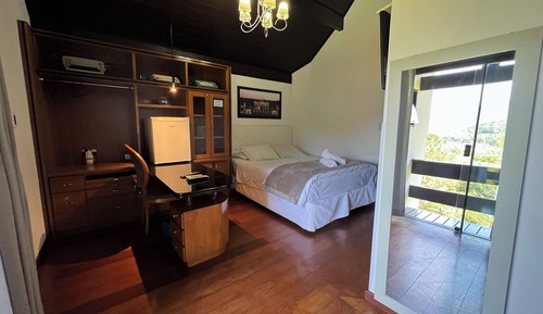 Habitación doble, 1 cama doble, baño privado, vistas a la colina
