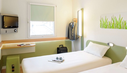 Habitación estándar con 2 camas individuales, varias camas
