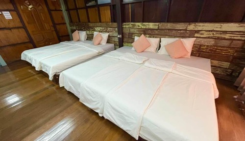 Dormitorio compartido familiar, varias camas, no fumadores, patio