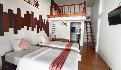 Habitación familiar, varias camas, no fumadores, patio
