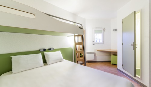 Habitación triple, varias camas