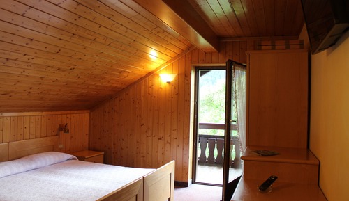 Habitación cuádruple, vistas a la montaña
