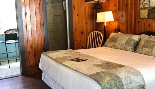 Habitación estándar, 1 cama de matrimonio grande, balcón (The Mountain Laurel Room)