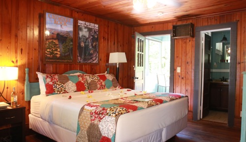 Habitación estándar, 1 cama de matrimonio grande, balcón (The River Rock Room)