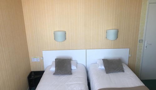 Habitación con 2 camas individuales