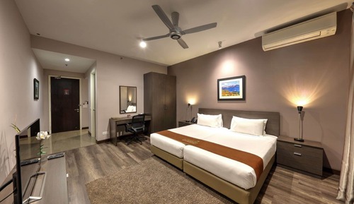 Standard Twin Suite