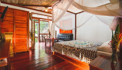 Suite de diseño, 1 cama de matrimonio con sofá cama, vistas al jardín