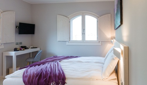 Habitación con 1 cama doble o 2 individuales, vistas a la montaña (La Lilla)