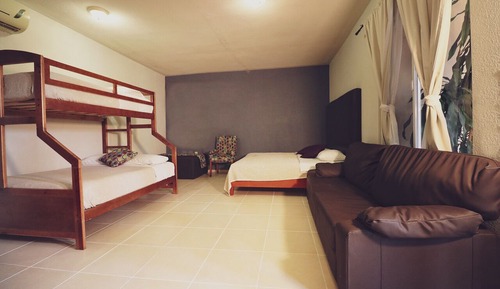 Habitación junior, varias camas