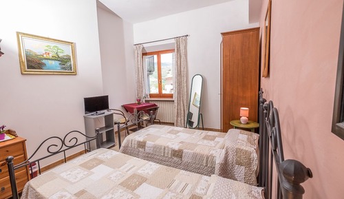 Habitación básica con 2 camas individuales, 2 camas individuales