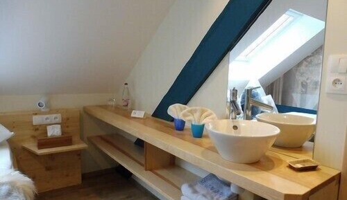 Habitación triple estándar, baño privado, vistas a la montaña