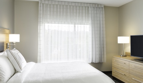 Suite, 1 cama de matrimonio con sofá cama (Mobility/Hearing Access, Roll-in Shwr)