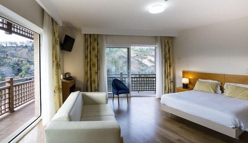 Habitación familiar, vistas al río